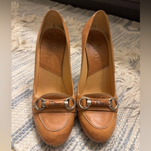 Vintage Dior camel colored block heels size 37 1/2, some water damage at toe - Picture 5 of 5